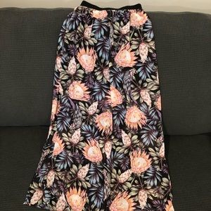 Divided long skirt with slit size 0